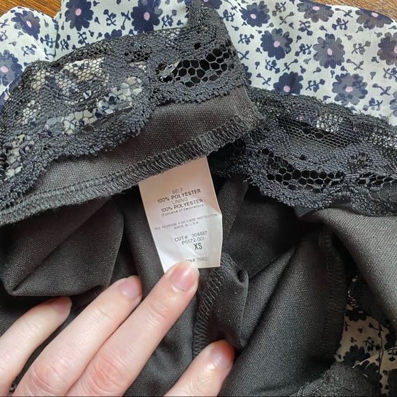 Lush lace trim floral print shorts - Picture 8 of 8